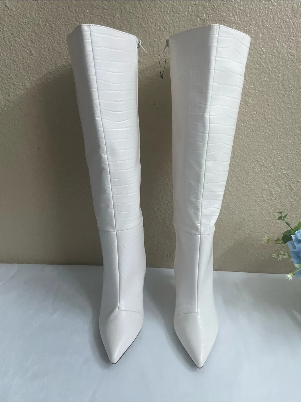 Express Women’s Of-White /cream Over-the-Knee Heeled Boots Size 8